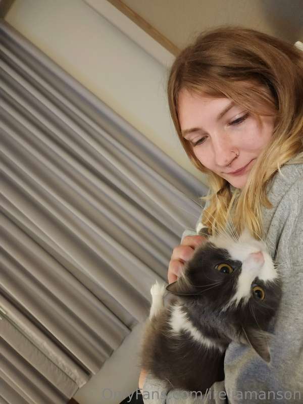 Playing with my pussy