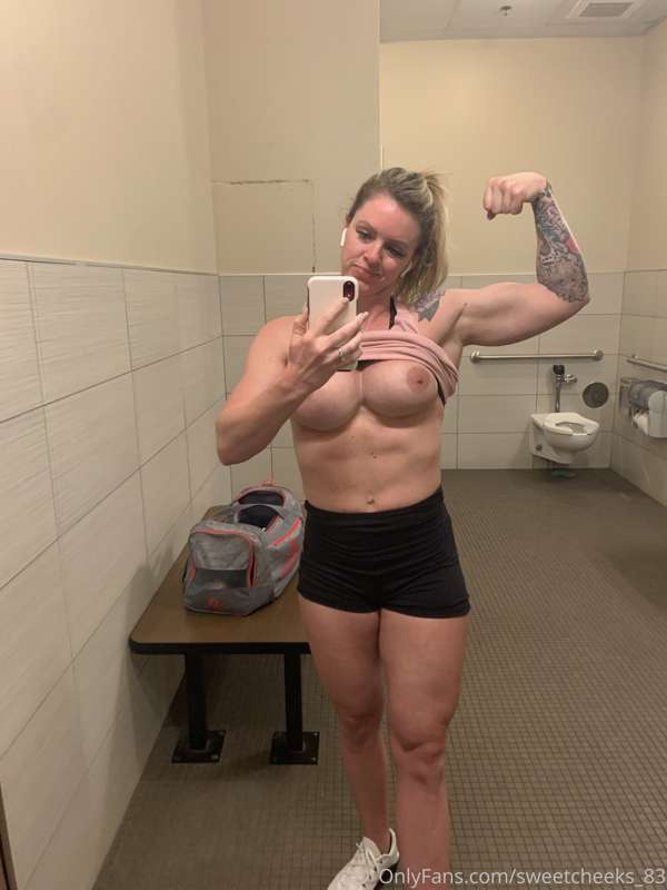 Back in the gym to work off all this vacation fluff. 😬🥵