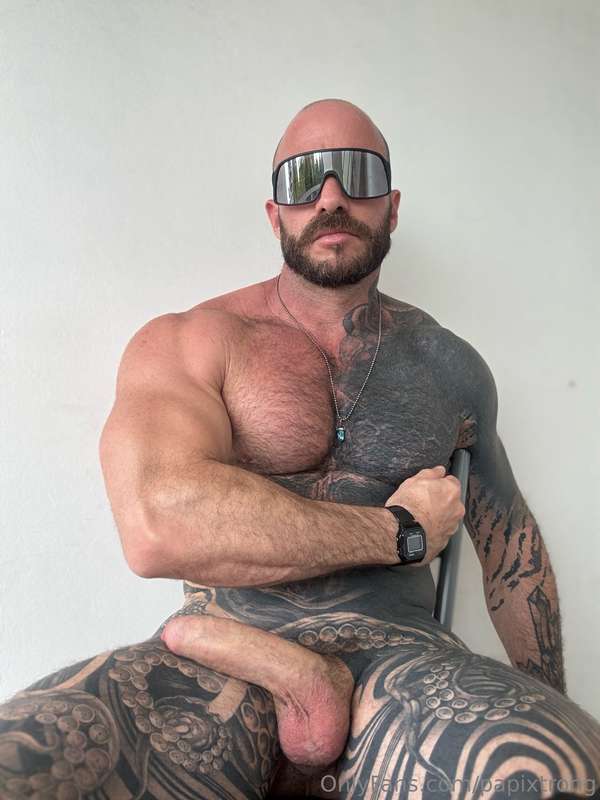 Look at this heavy monster cock 😈🔥
