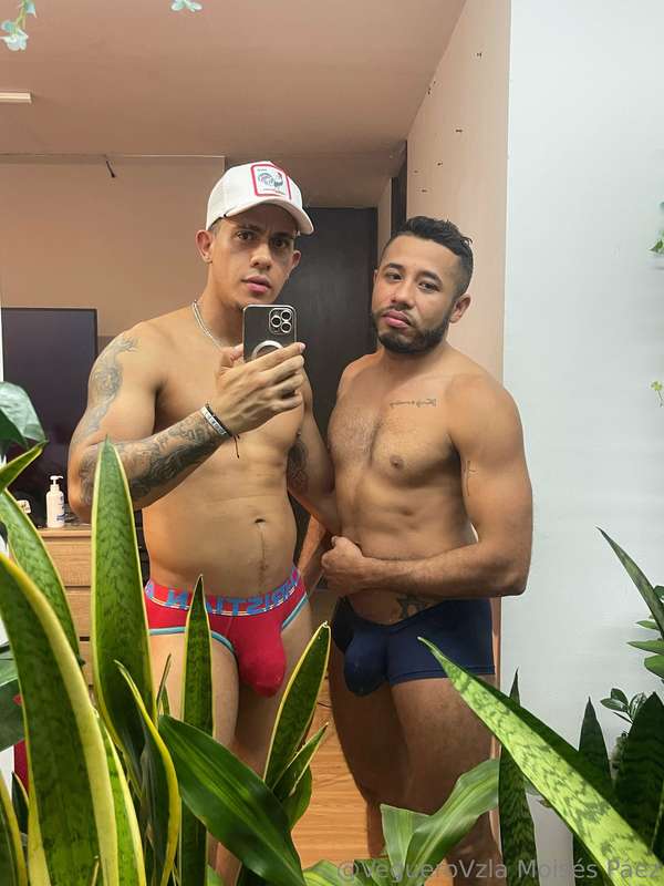Este hombre tiene una verga muy grande y un culo delicioso y..