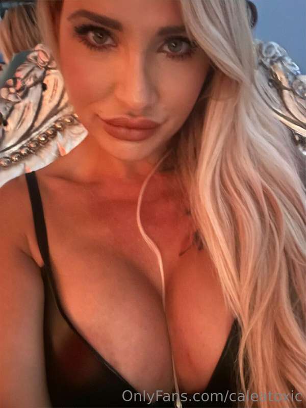 Kinky day in studio 😘🔥 2