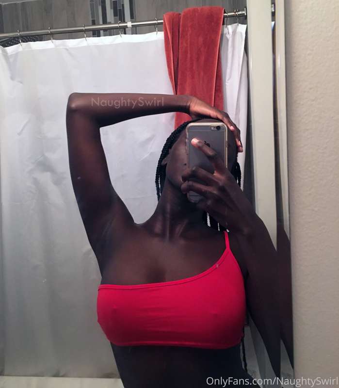 Unlock to see the slutty red top come off <3

Subscribe to o..