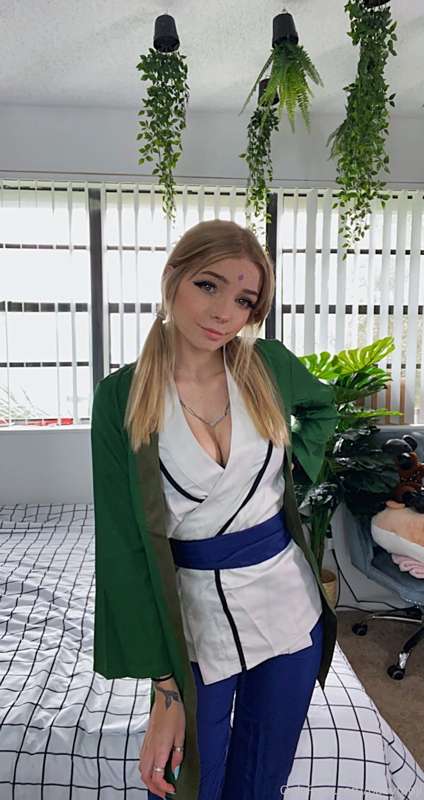 Lady Tsunade photo set!!! I didn’t take too many pics this s.. 4
