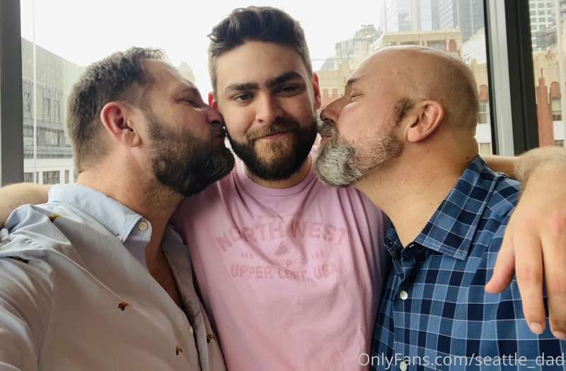 I have a really hot three way coming up tomorrow with @hotda.. 5
