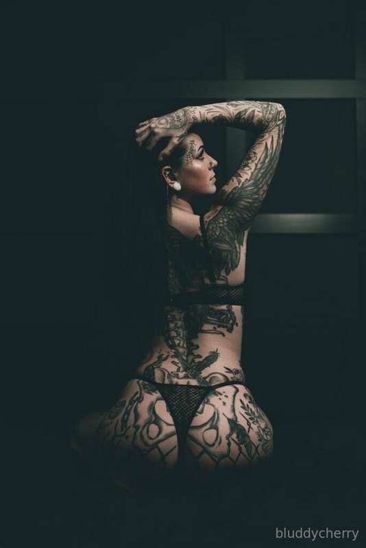 🖤🕷️🕸️My gorgeous 6 foot, tattood, blue collar, Yallternative..