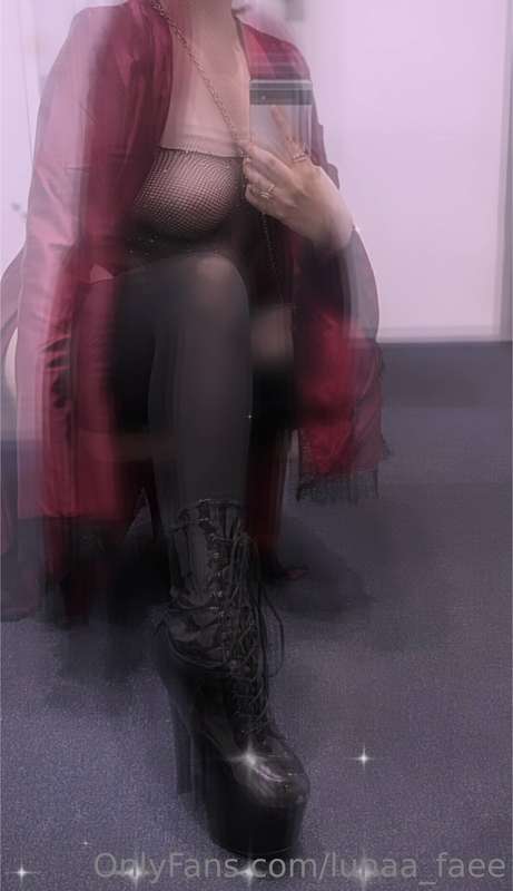 I think there's just something so sexy about stockings and 7..