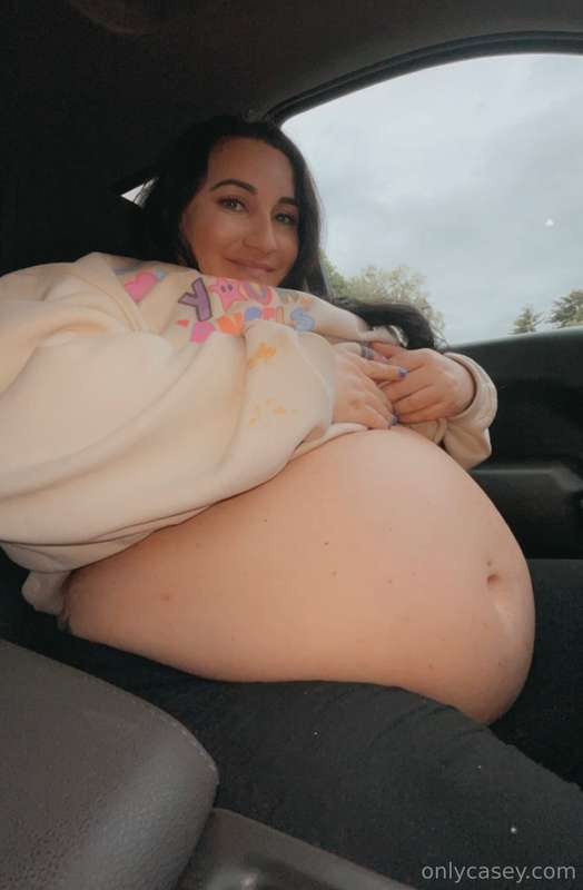 If you see a weird fat girl sitting in her truck catching Po.. 1