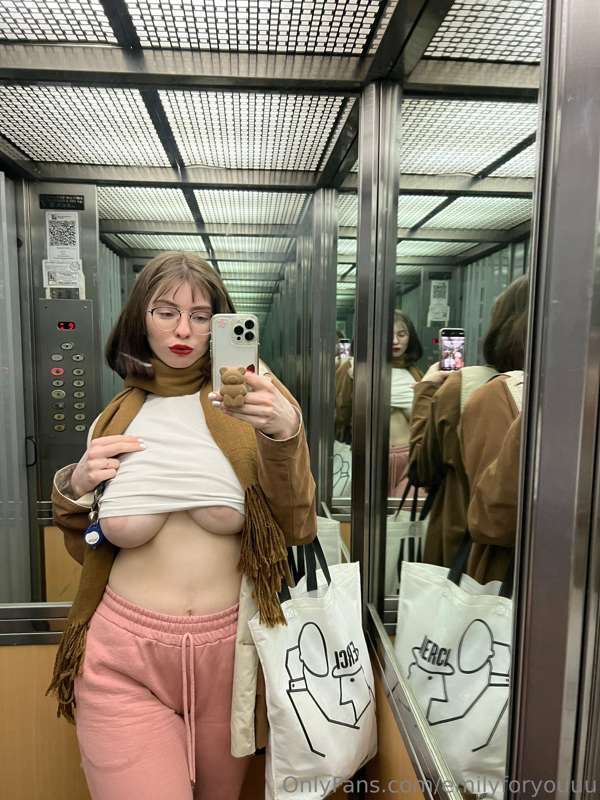 How about an elevator selfie?😜 1