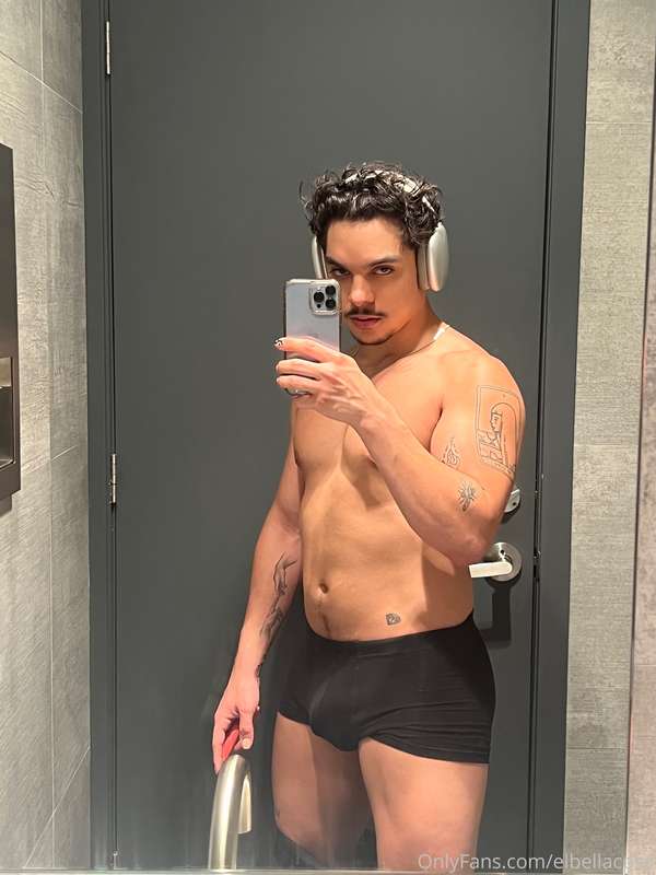 swipe for cock ➡️➡️➡️