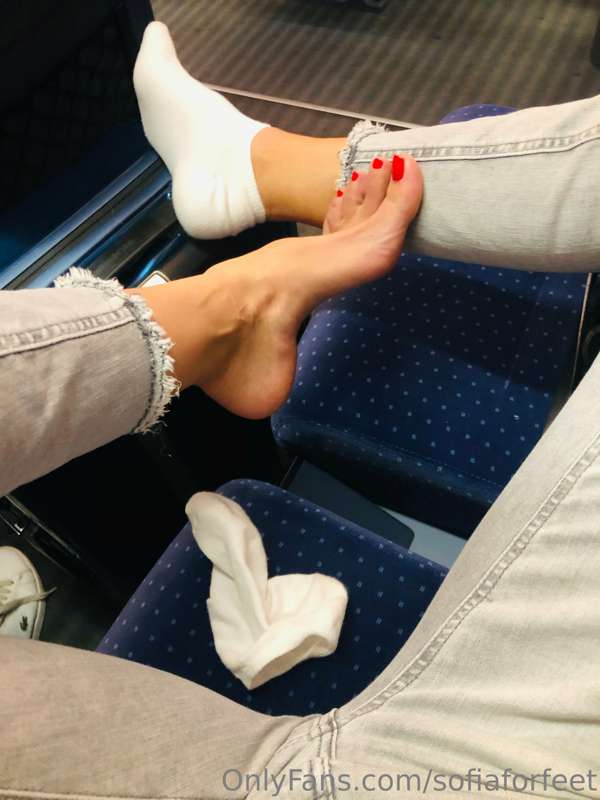 On the first video just few people on the train. Some minute.. 4