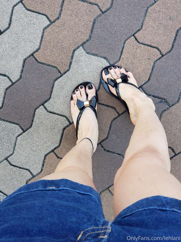 Flip flops 🖤 3