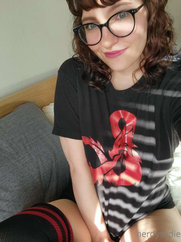 Let's spend a lazy day in bed together 🥰