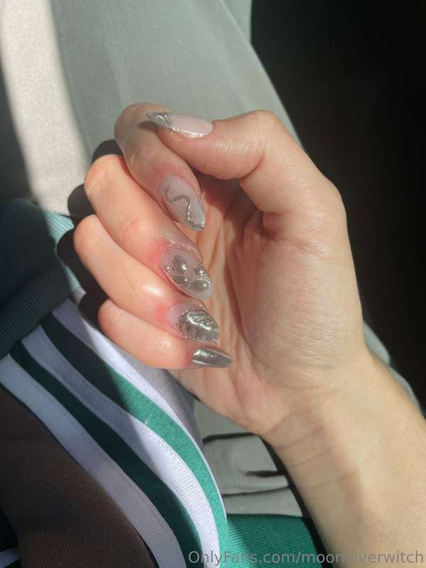 Who’s paying for my nails as a Christmas gift? 🎁❤️ 1