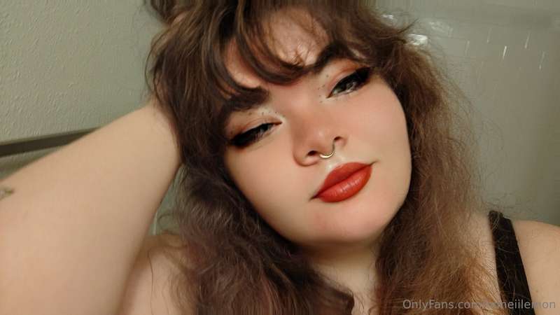 What do you think of the red lip? 💄💋 2
