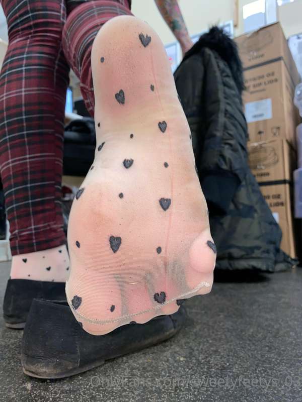 How do you think they smell like after all day at work? 😏🔥 5