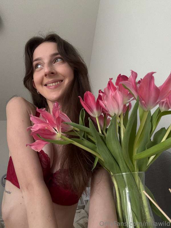 In your opinion giving flowers to a girl is a waste of money..