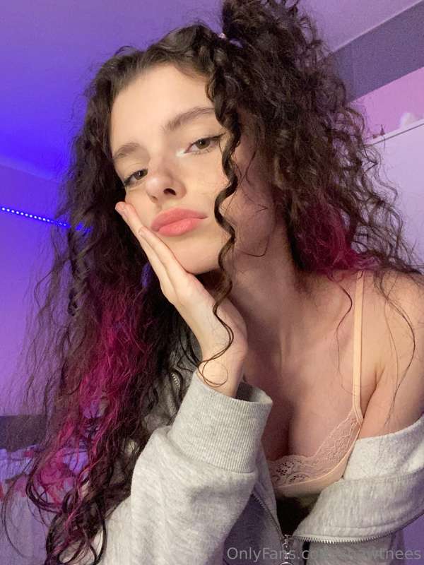 A little dreamy girl is waiting for you😻😅I want to teach you..