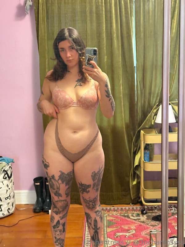 The hips are chonky  1