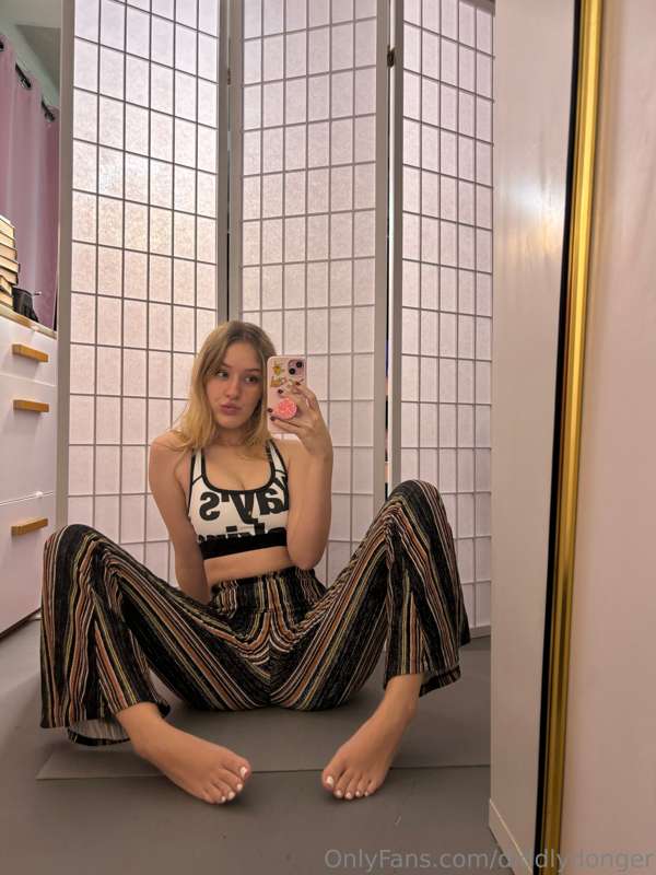 I wish my feet worshippers a very good evening 😌