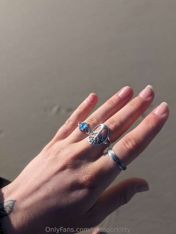 Guess who just became a fiancee😭😭😭😭😭
I'm so flipping happy 1