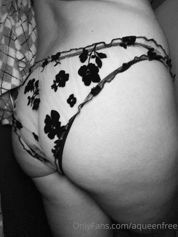 Do you want to see more of this cute see through outfit?🐼🖤 2