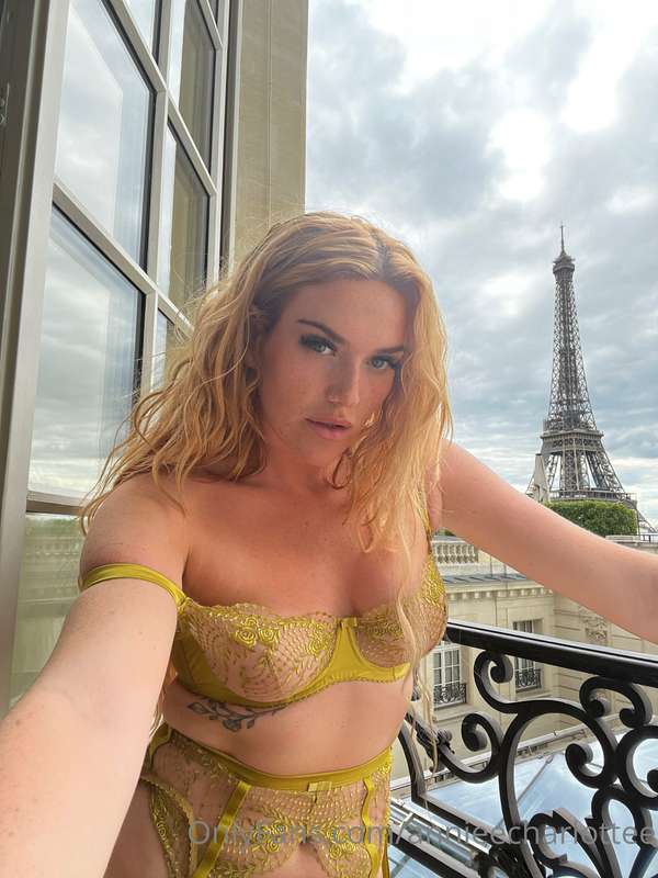 What’s better than the Eiffel tower… being Eiffel towered 🤣 1