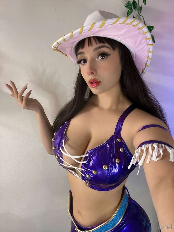 should i drop the nudies for this Robin cosplay? ;3
