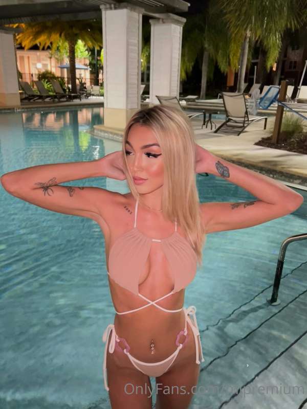 Going to take a dip… you joining? 🏖 2