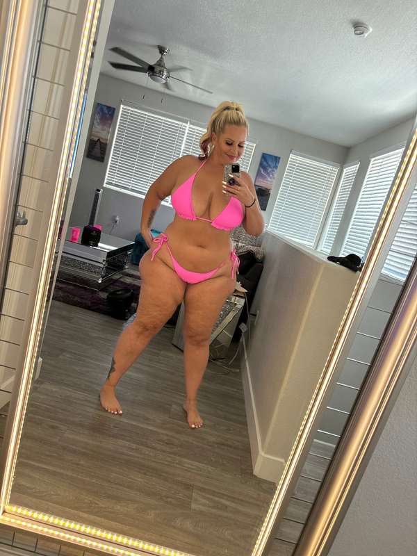 Do you like my new pink bikini 💞 ?? 😏