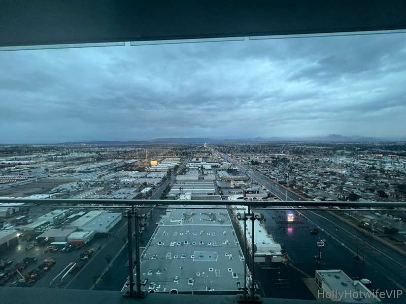 Good morning from Las Vegas! 💖 Lets see what kind of trouble.. 1