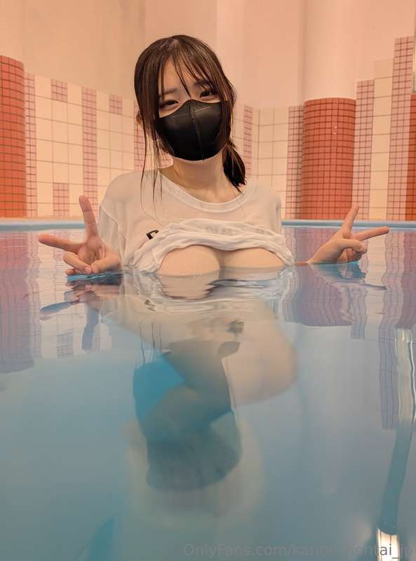水面でギリギリ見えない写真を取ろうと思って……笑1枚目成功2.3枚目失敗