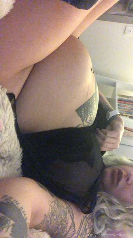 kept eating last night and ended up looking preggo~ 6 tacos .. 4