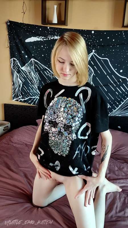 Little_Emo_Kitten - Fansly - 25 Feb, 2022 10