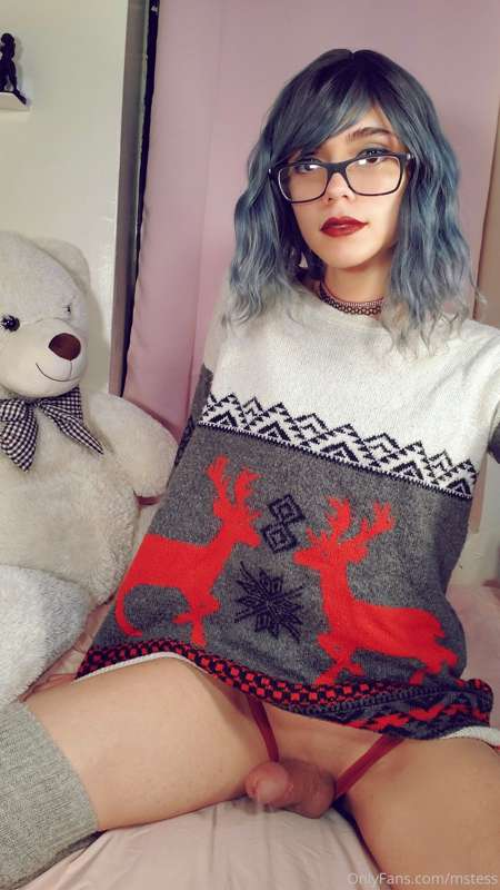 Lets watch holiday movies and chillllll😋 4