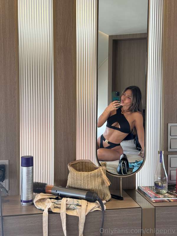 Mirror said yes to the bikini 🪞👙