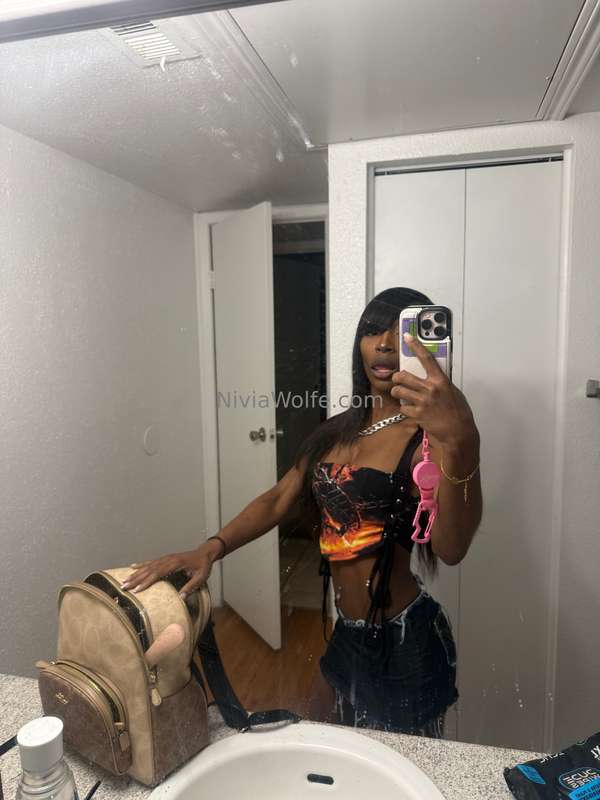 Im awake and about to shower come say hi 👋🏾 Click red circle..