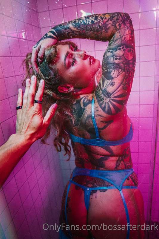 Oh let's just see. Sexy shower set with @xdianadiamondx  I'm.. 6