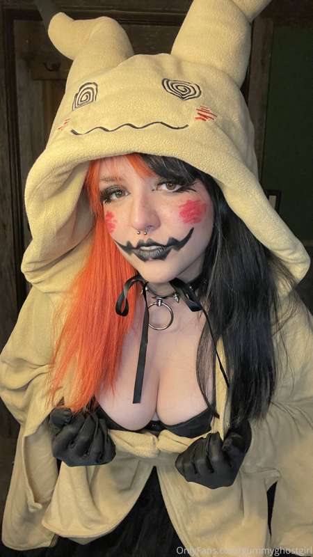 Wanna see what’s under this mimikyu’s costume? 💛😏 19