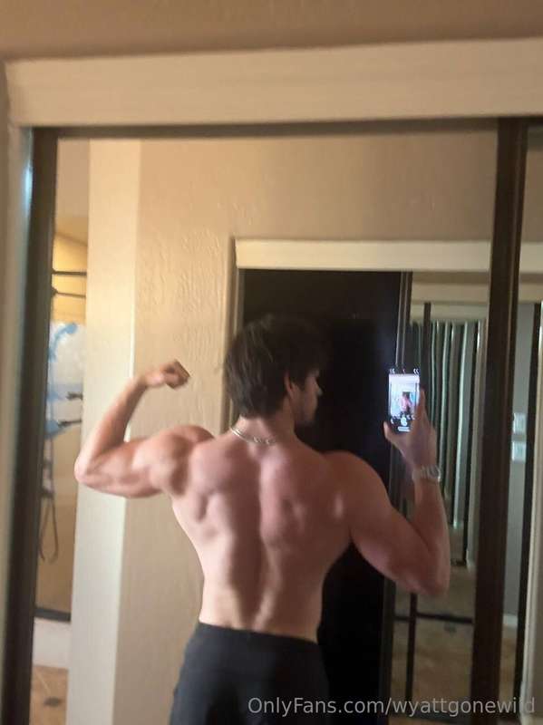 Can you imagine your hands 👐 exploring my back?