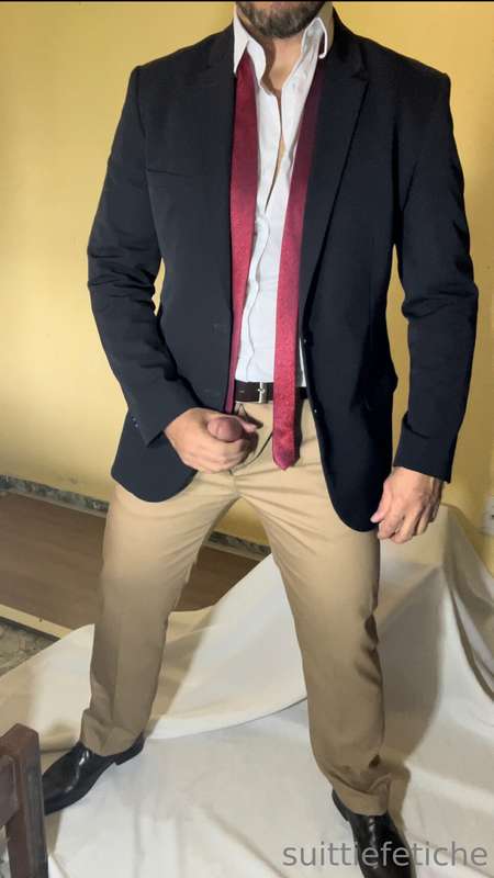 Cada vez me dá mais vontade de vestir roupa social. Gozo fác.. 26