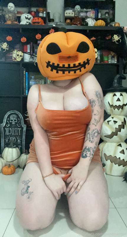 (Slightly late) October 1st Halloween post 🎃