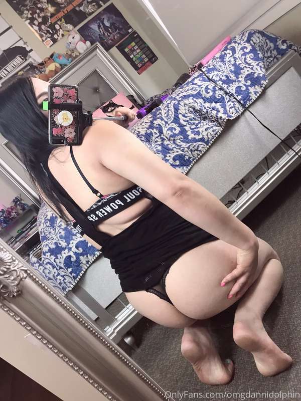 Booty time 🐬 1