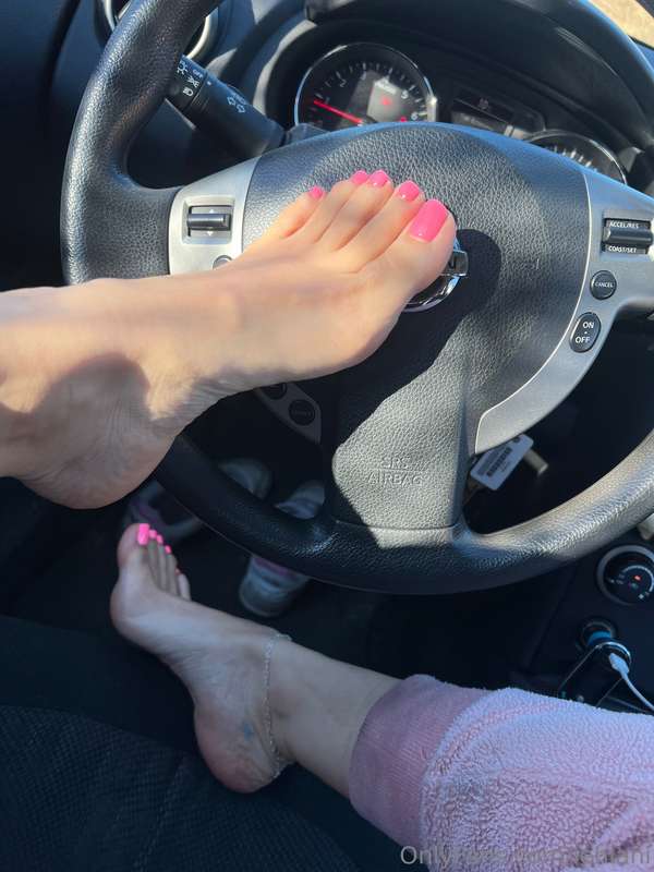 I’d say this is a perfect pedicure 💕 7