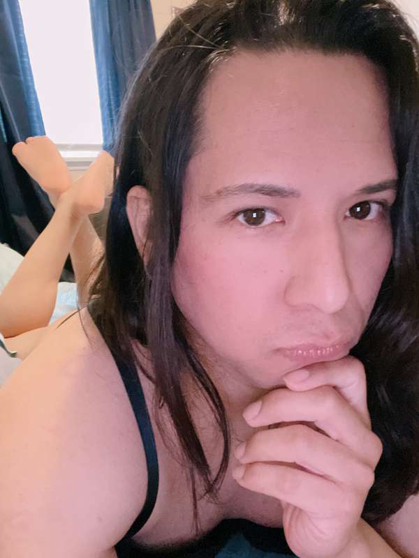 Morning bedhead bedroom pics and lazy morning vibes! 🥱🛏🖤 1
