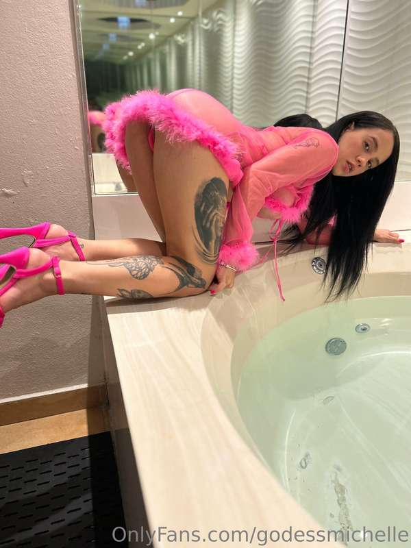 Me fui pinky pal jaccuZi 🛁🫧🚿💖