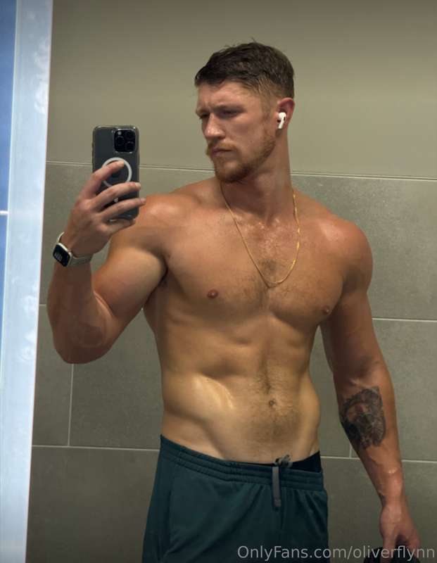 lick the sweat off of me 💦