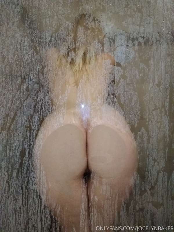 experimenting with angles in the shower 💦 3