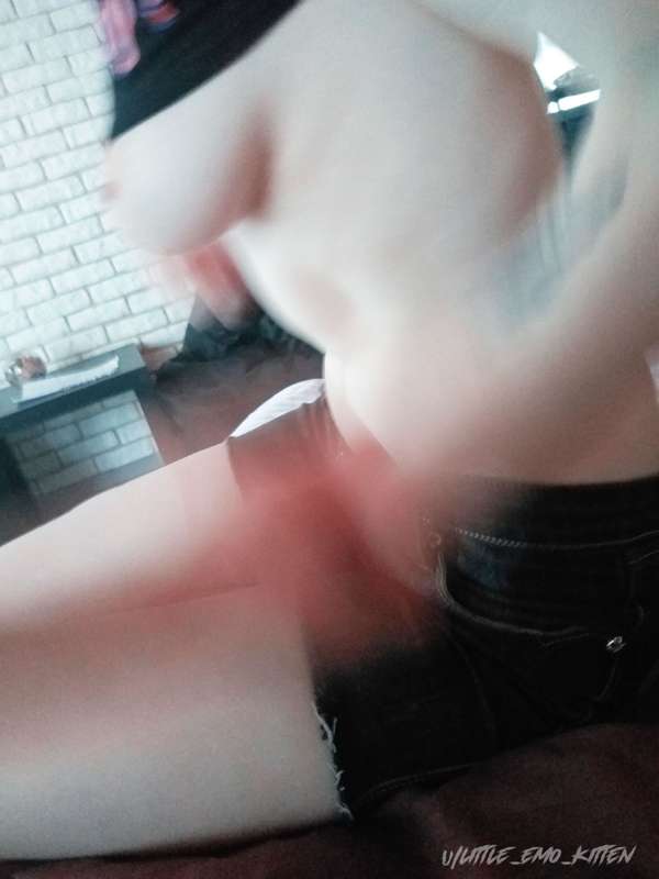 Little_Emo_Kitten - Fansly - 05 Sep, 2021 6