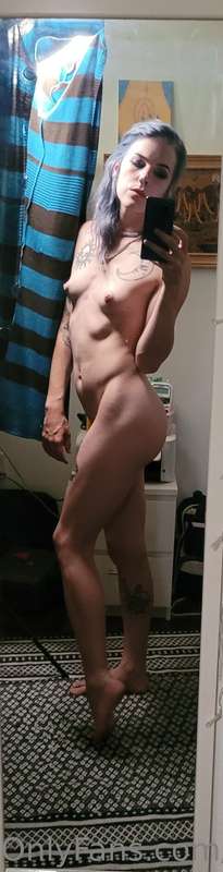 Some sexy top lit selfies for yall. More vids coming soon 😚 7