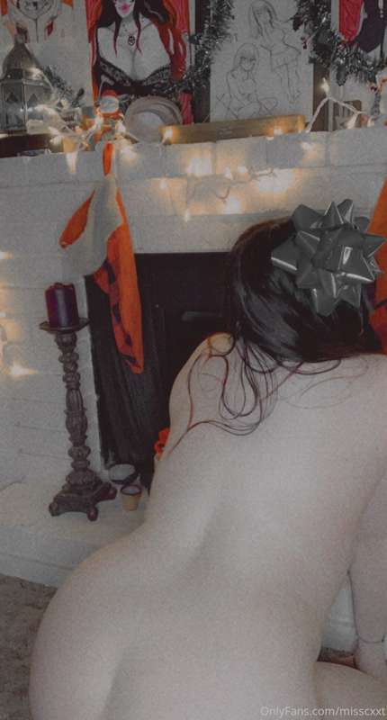 Imagine unwrapping me for Christmas 🥺🥺 keep swiping for a bi.. 3